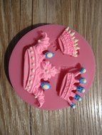 HT BAKEWARE | Three Crown Design Silicone Mold