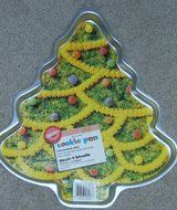 Wilton Giant Christmas Tree Cookie Pan (2105-6206, 1998) N2