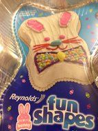 Reynolds Bunny Fun Shapes Foil Disposable Cake Pans Set of 2 with Lids