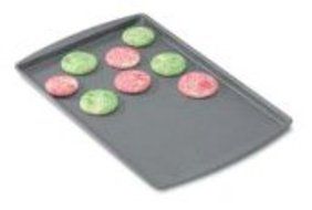 Chicago Metallic Gourmet Ware Medium Cookie Pan, 15-1/2-Inch by 10-1/2-Inch by 0.63-Inch