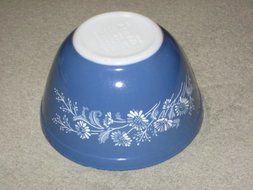 Vintage Pyrex Blue &amp; White &quot; Colonial Mist Daisy &quot; 1 1/2 Pint Mixing Nesting Batter Bowl N2