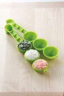 1 X Sushi Rice Ball Mold: Shake it!