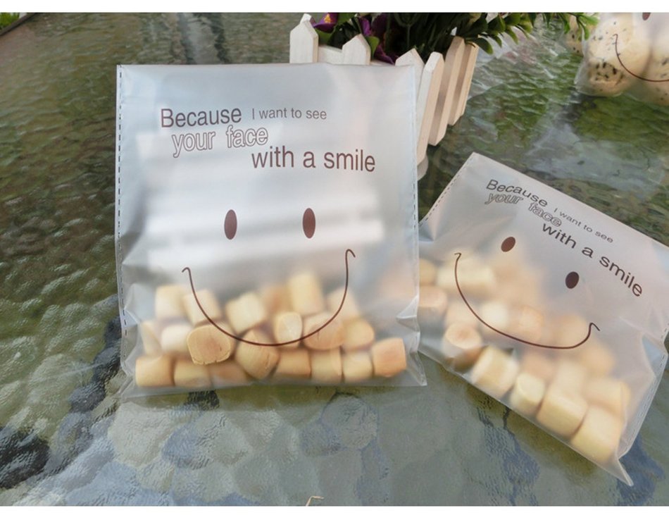 Efivs Arts 200pcs Cute Smile Face Self Adhesive Cookie Bakery Candy Biscuit OPP Plastic Bags for Bakery Party... N4