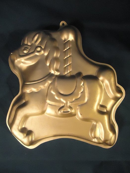 Wilton Horse Carousel Cake Pan -- 1990 -- Great for Happy Birthday Cake