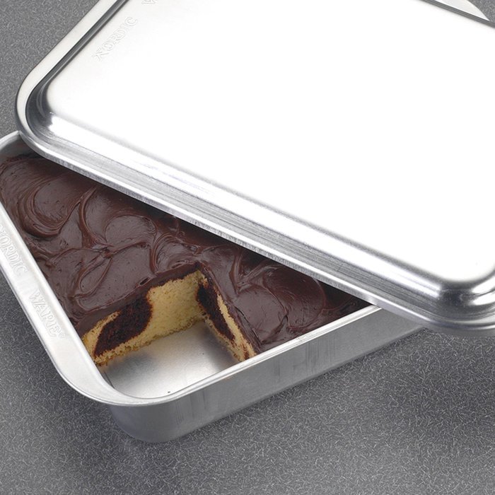 Nordic Ware Classic Metal 9x13 Covered Cake Pan