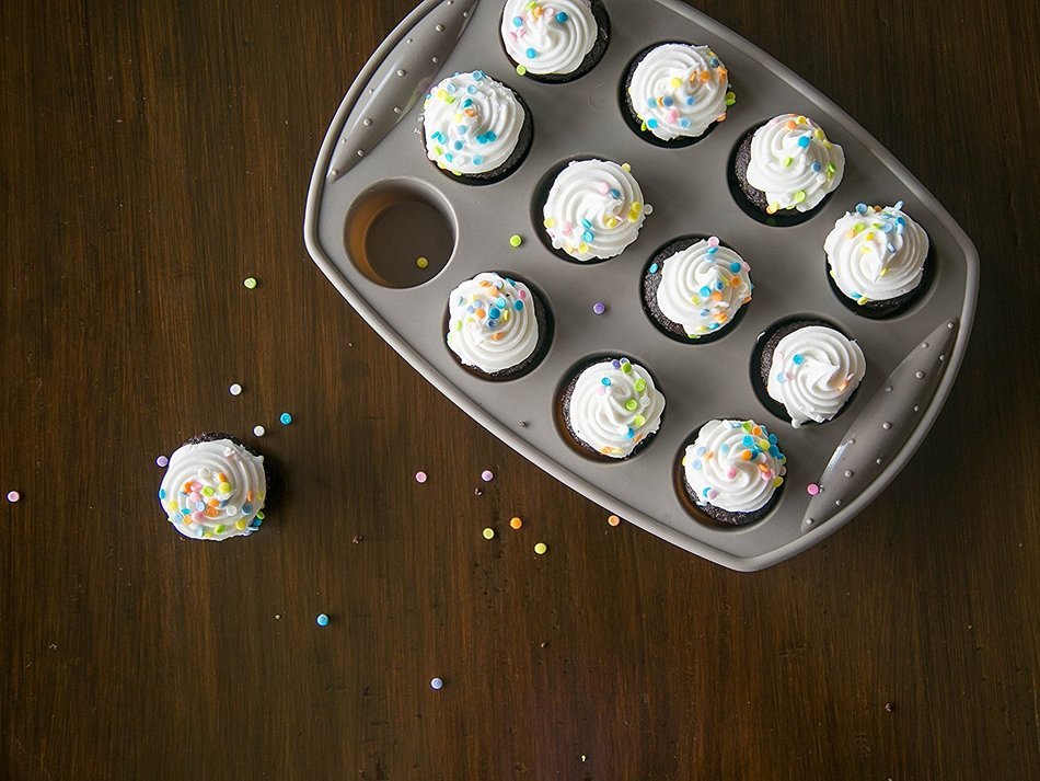 Internet&rsquo;s Best Silicone Muffin Pan | 12 Cup | Cupcake Tray | Cake Baking Mold | BPA Free | Dishwasher Safe N11
