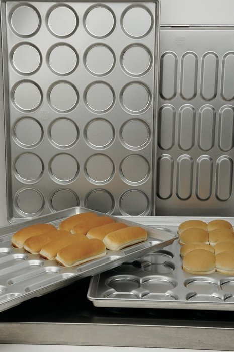 Focus Foodservice Commercial Bakeware 24 Count 3-3/4-Inch Hamburger Bun/Muffin Top Pan N2