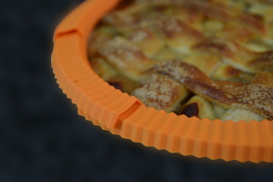 Casabella Silicone Pie Crust Shield N2