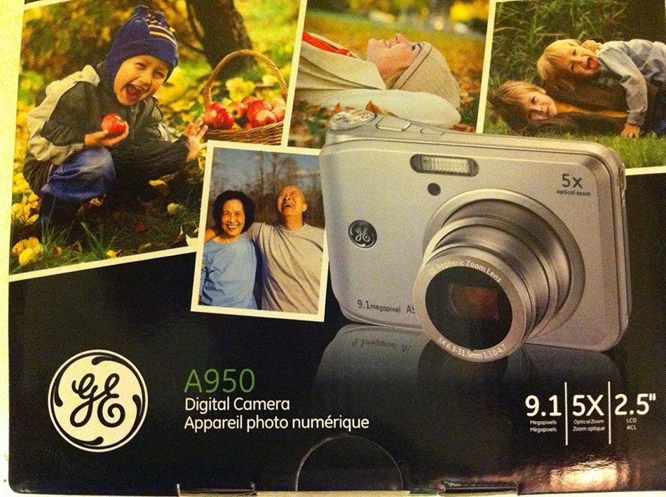 GE A950-PK 9MP Digital Camera with 5X Optical Zoom and 2.5 Inch LCD with Auto Brightness - Blue