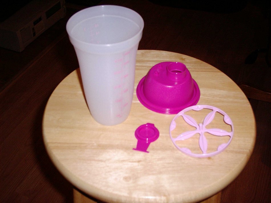 Tupperware Quick Shake Pink 16oz