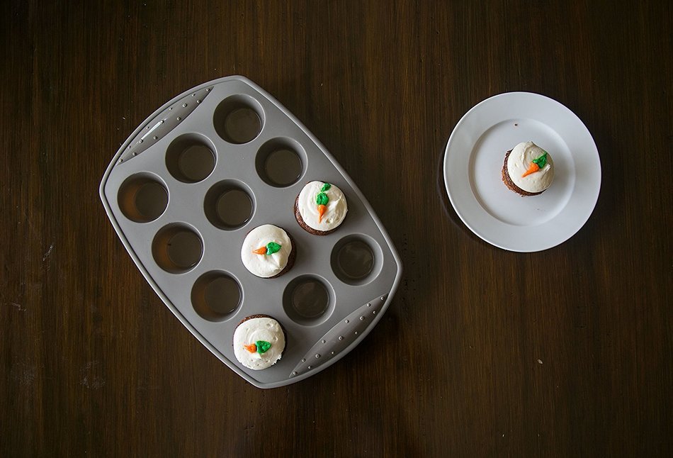 Internet&rsquo;s Best Silicone Muffin Pan | 12 Cup | Cupcake Tray | Cake Baking Mold | BPA Free | Dishwasher Safe N13