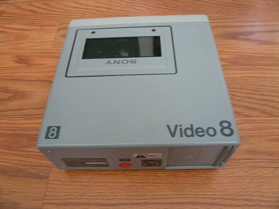 Sony EVO-210 compact video 8 vcr N3
