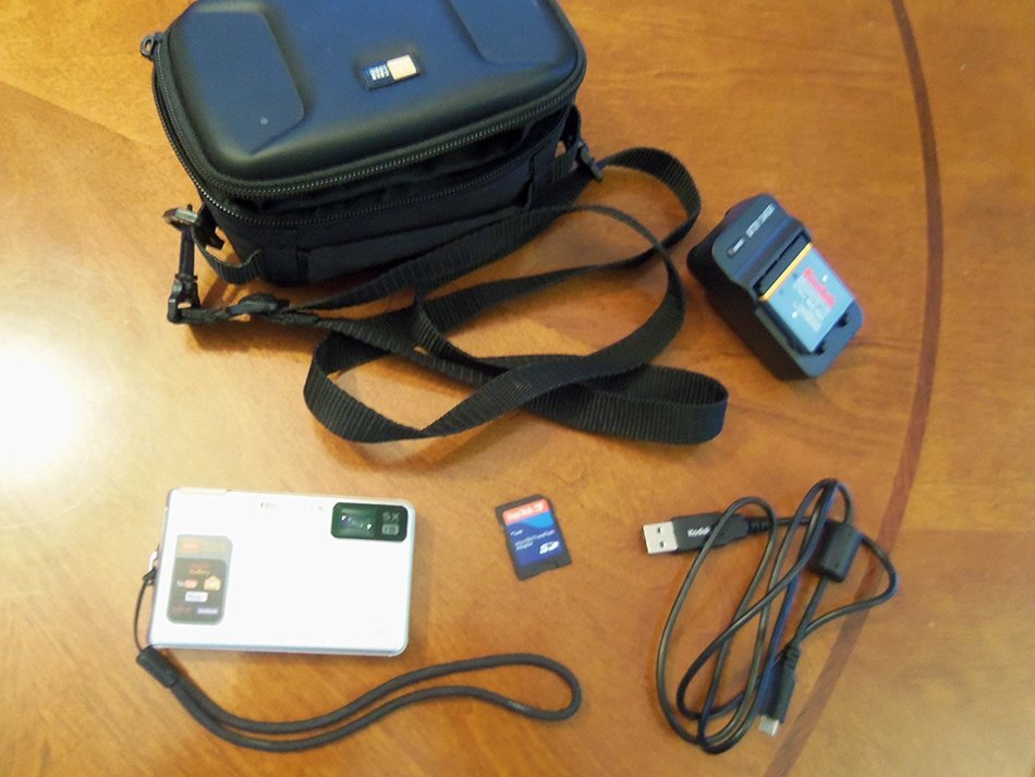 Kodak EasyShare M590 14MP 5x Optical/5x Digital Zoom HD Camera (Silver) - One Touch Sharing!