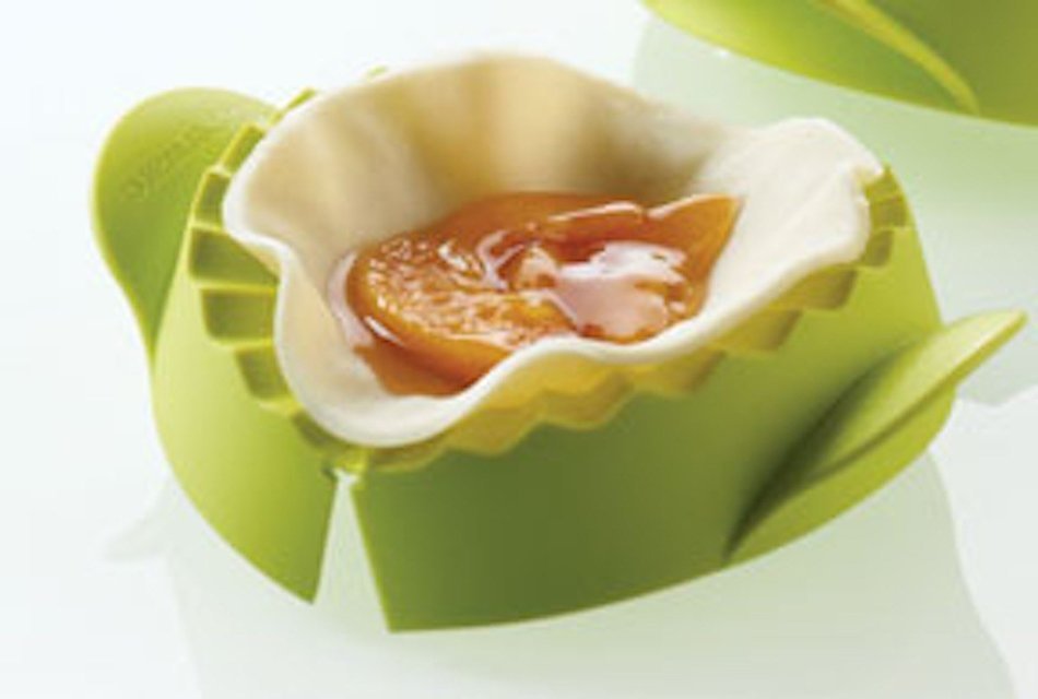Tupperware Easy Small Pie Maker - Empanada - for 4" Half Circle Pies in Green by Tupperware N2