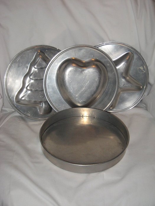 5 pc. Set - Vintage Interchangeable Heart, Tree, Star & Flat Cake Baking Pan