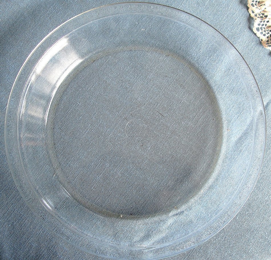 Pyrex Vintage 9" Pie Plate #209 (B-H) 1-1/2"