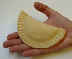 Tupperware Easy Small Pie Maker - Empanada - for 4&quot; Half Circle Pies in Green by Tupperware N3