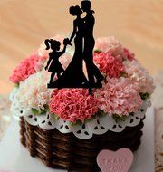 Ecape Acrylic Family Cake Toppers Wedding Cake Toppers Groom Kiss and Hug Bride with Little Girl Black Pack of 1 N2