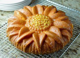 Marathon Housewares KW200023 Premium Silicone Sunflower Cake Pan, Yellow