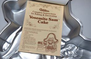 Wilton Yosemite SAM Cake Pan Looney Tunes Cowboy Gun 1981, # 502-2908 Retired N2