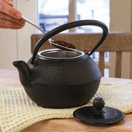 Primula Cast Iron Teapot &ndash; Durable Cast Iron with a Fully Enameled Interior &ndash; Beautiful Hammered Design &ndash; 36 oz...