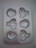 Wilton Cake Pan -- Warner Brothers Tweety and Sylvester -- Mini Character Pan with 3 of Each -- ?RETIRED