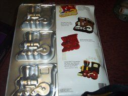 Wilton Mini Locomotive Choo-Choo Train Cake Pan Mold (2105-9332, 1993) ~ 6 Cavity ~ Retired Collectible