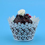 DUFUSTORE 50x Pearly Paper Lace Flower Design Vine Lace Cupcake Wrappers Table White