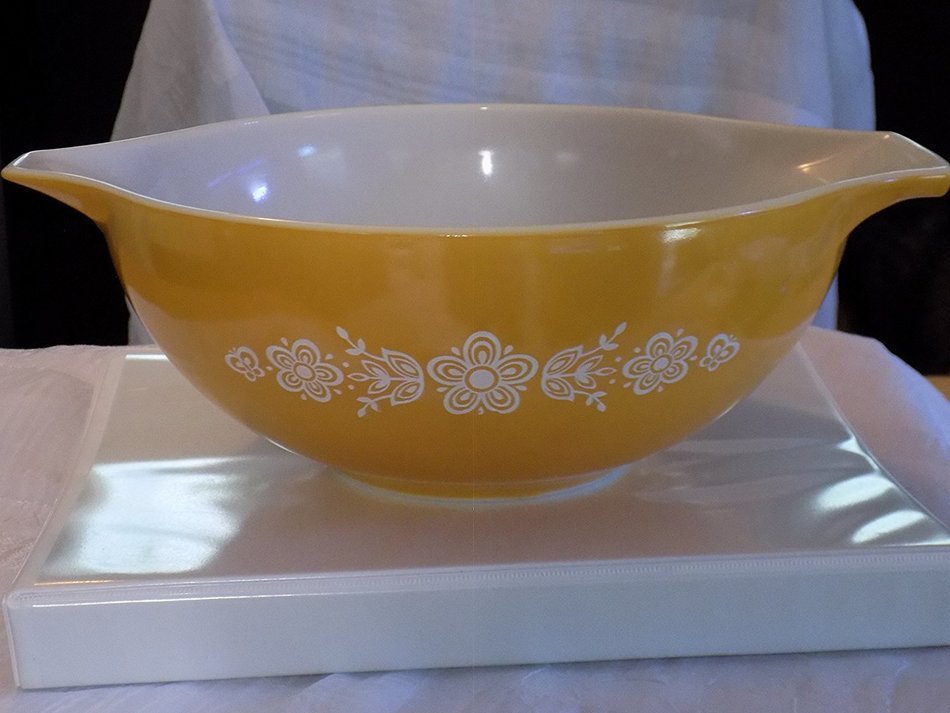 Vintage Pyrex Butterfly Gold 4 Qt Cinderella Mixing Bowl 404 N2