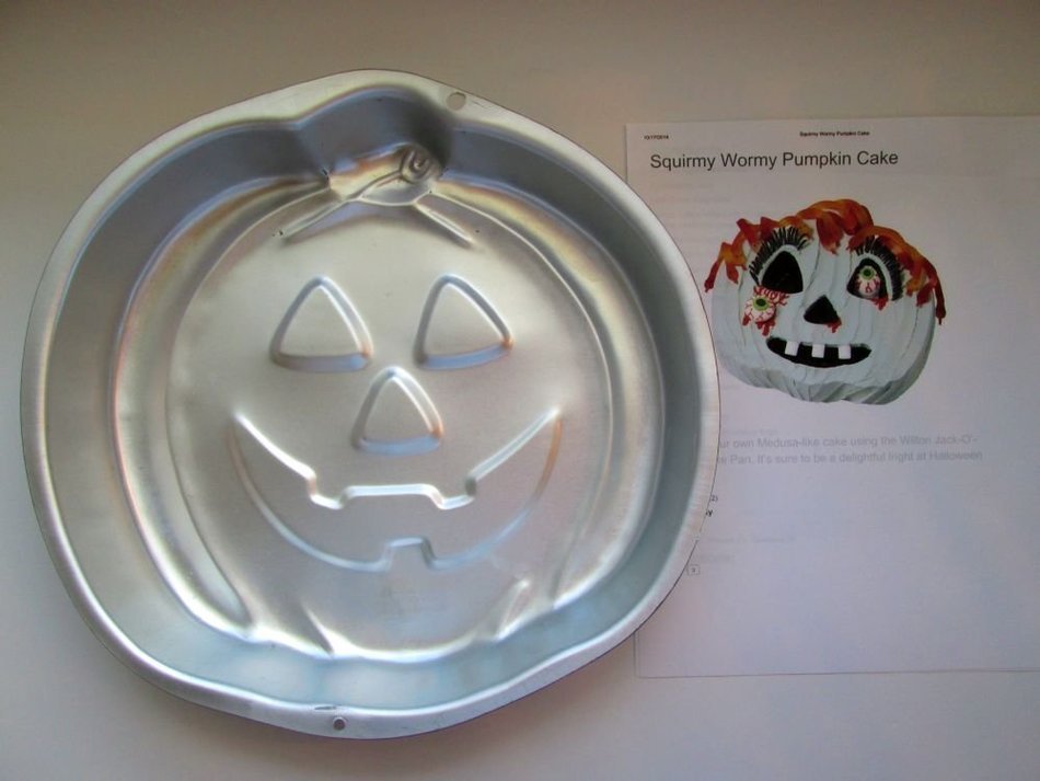 Wilton Cake Pan: Jack-O-Lantern/Pumpkin (2105-3068, 1995)