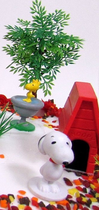 Charlie Brown PEANUTS 18 Piece Birthday CAKE Topper Set Featuring Charlie Brown, Lucy, Snoopy, Linus, Peppermint...