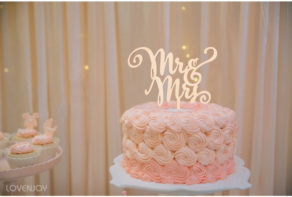 LOVENJOY Gift Box Pack Mr and Mrs Monogram Rustic Wood Wedding Engagement Cake Toppers Decoration (5.9-inch)