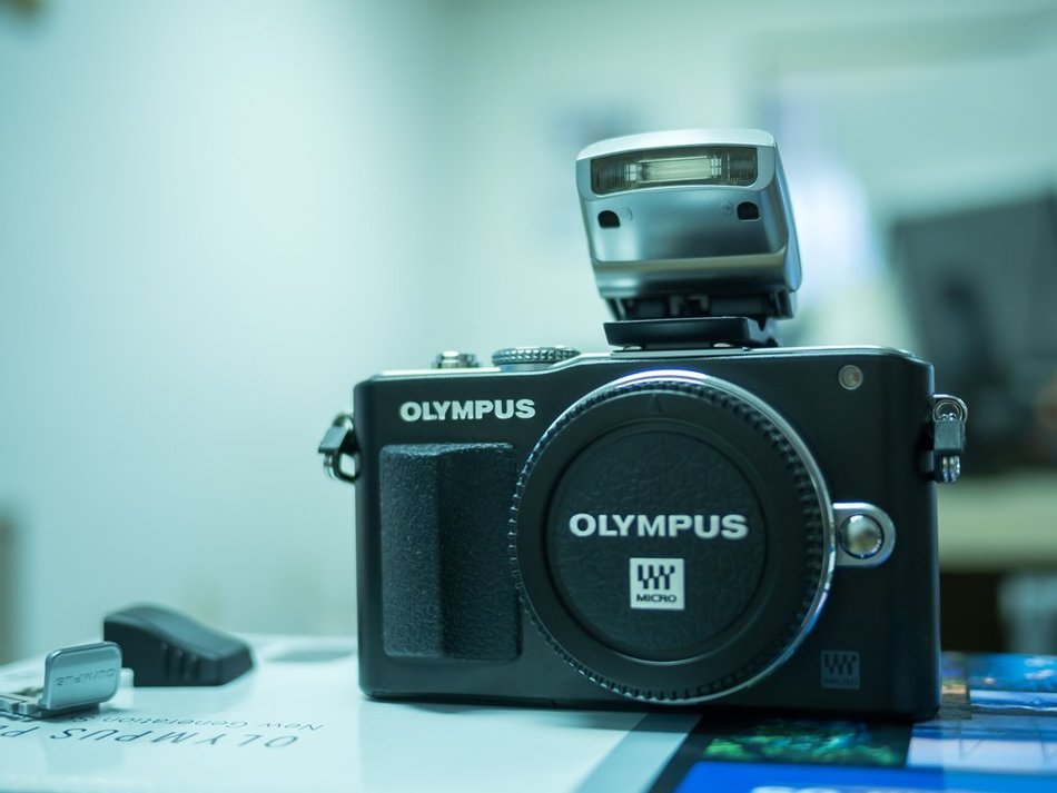 Olympus PEN E-PL3 12.3 MP Interchangeable Lens Camera Body Only (Black)