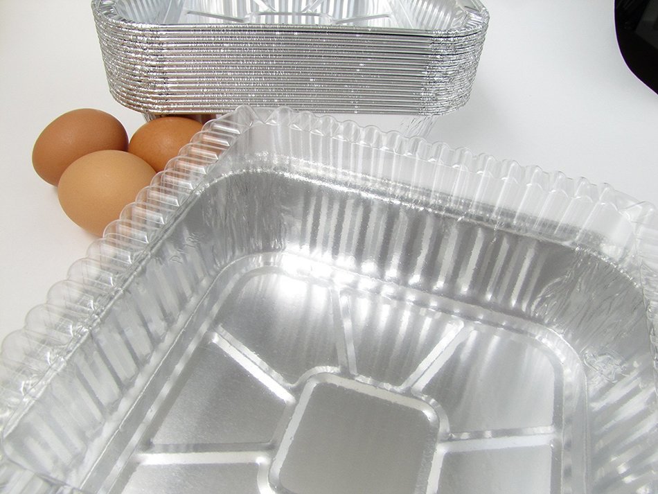 Disposable Aluminum 9 X 9 X 1 3/4 " Square Cake Pan with Clear Plastic Lid #1100P (100)