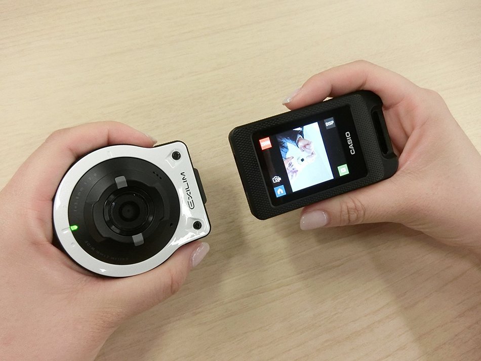 Casio EXILIM Life Style EX-FR10 EX-FR10WE (White) Digital Camera with 14.0 MP with 2.0-Inch LCD N2