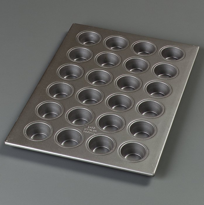 Carlisle 601829 Steeluminum 24 Cup Heavy Duty Mini Muffin/Cupcake Pan, 18" Length x 13" Width, 1.75-oz Capacity... N4