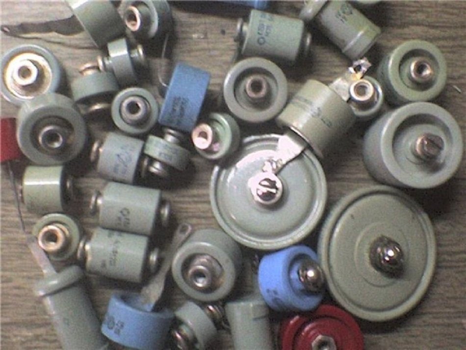 Capacitor ceramic K15U-1A 4 kV 4700pF 70 kvar 20% USSR 1 pcs