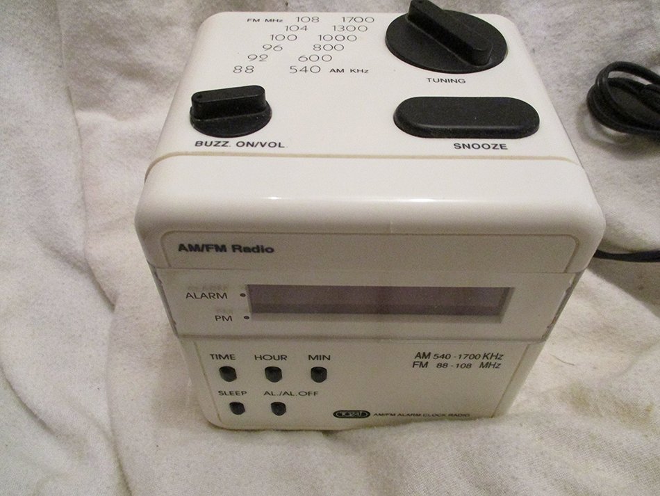 Portable Am/fm Alarm Clock Radio with Led Display N3