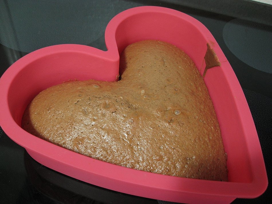 Red Heart Cake Pan: cmsHome Premium Food Grade Silicone Non-Stick Non-Toxic Heart Pan 9 X 9.5 N7