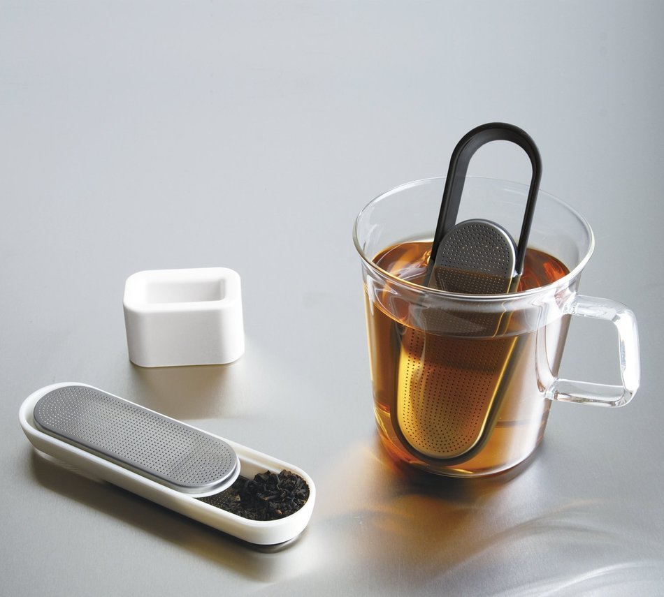 White Loop Tea Strainer by Kinto N5