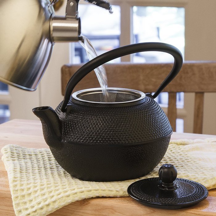 Primula Cast Iron Teapot &ndash; Durable Cast Iron with a Fully Enameled Interior &ndash; Beautiful Hammered Design &ndash; 36 oz... N6