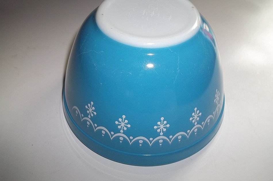 Vintage Pyrex Snowflake Blue Mixing Bowl 1.5 Pint 401
