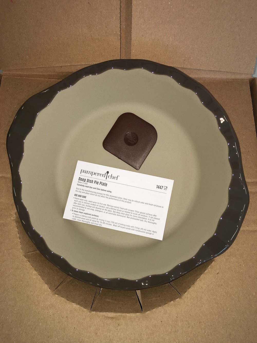 Pampered chef deep dish pie plate stoneware with scraper 1447 free