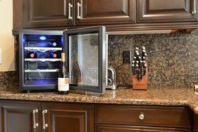 NewAir AW-281E 28 Bottle Thermoelectric Wine Cooler N42