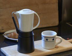 Aerolatte Cafe Porcellana Stove Top Espresso Maker, 4-Cup, Black N5