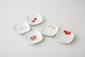 Saikai Pottery Red based patterns small plates from Japan 52290 N2