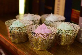 BETOP HOUSE Vine Lace 50-Piece Cupcake Wrappers, Purple N3