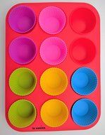 Muffin Pan &amp; Cupcake Liners of Silicone by Le Cocina. Safe &amp; Easy to Clean includes a 12 cup red silicone cupcake... N3