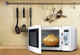 Westinghouse WCM11100W 1000 Watt Counter Top Microwave Oven, 1.1 Cubic Feet, White Cabinet N13