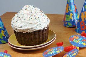 Jumbo Cupcakes Bake Set - 25x Bigger Than a Big Cupcake! - Also Includes Cupcake Recipe Book N3